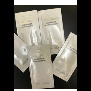 Lot of 12 ARTISTRY Time Defiance Day Protective Creme Samples Size
